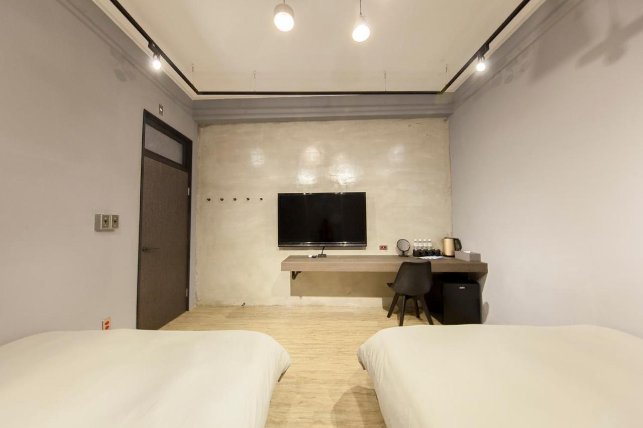 Slow Inn Tainan Exterior foto